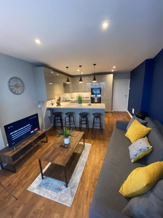 Modern With Sea Views, Steps From & The Royal Pavilion Apartment