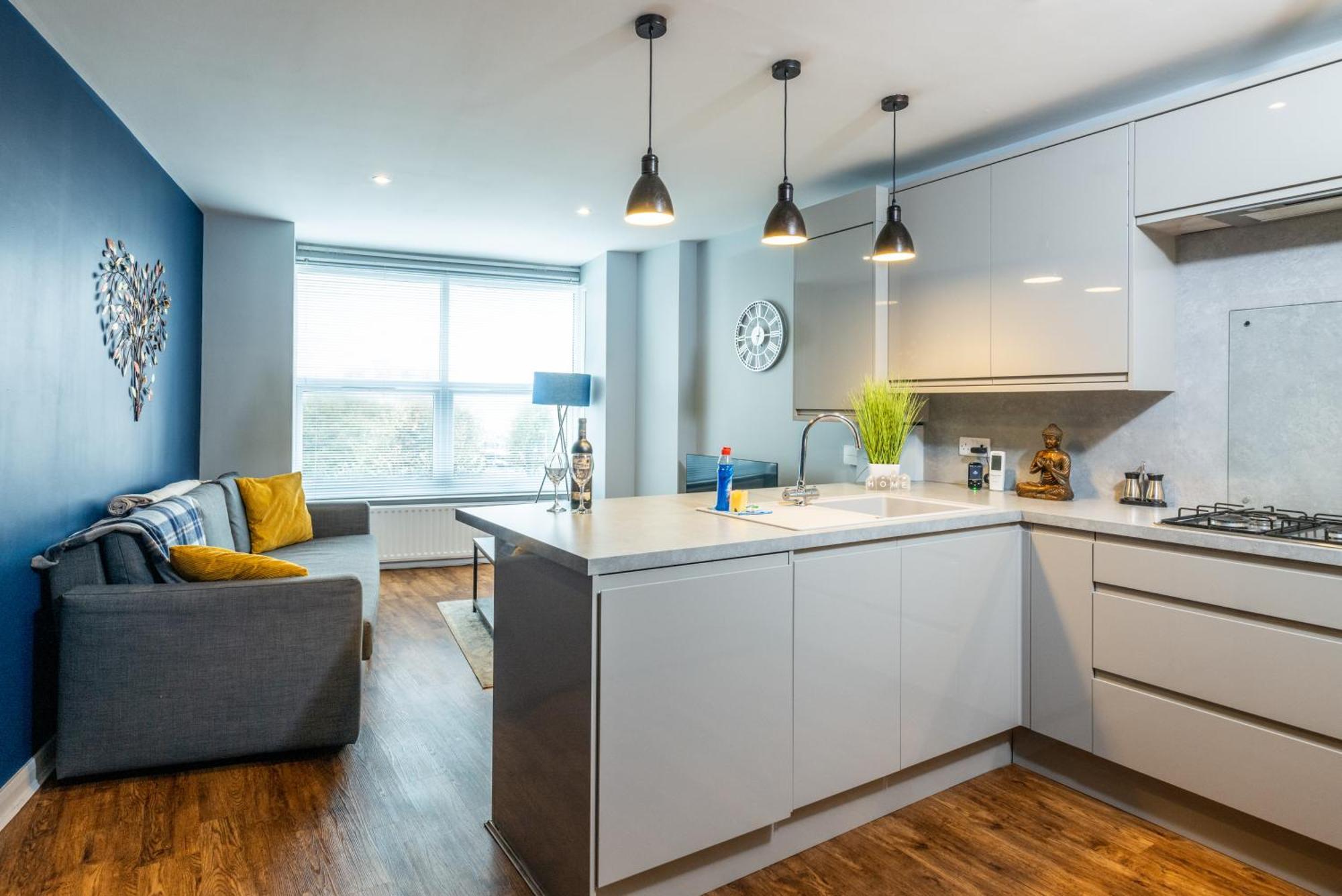 Modern With Sea Views, Steps From & The Royal Pavilion Apartment